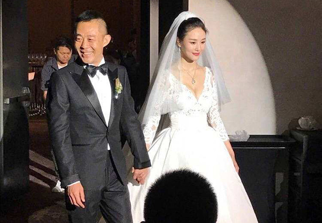 50岁侯勇低调三婚 女方竟是年轻貌美的圈外人