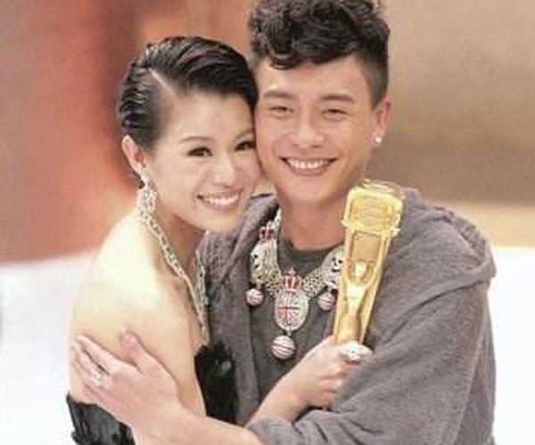 黄宗泽分手后变了 婚后胡杏儿满脸幸福可最爱的人还是黄宗泽