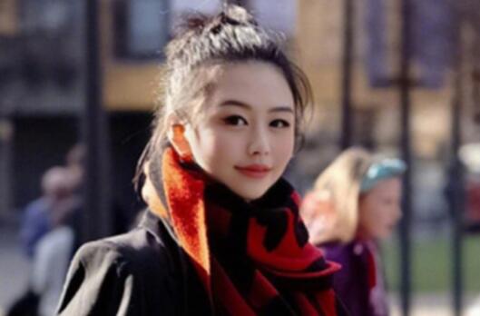 邱淑贞大女儿走秀惊艳全场 沈月正面照曝光堪称母亲年轻时翻版