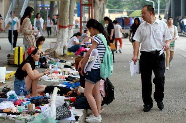 摆地摊的梗怎么来的：摆地摊是什么梗