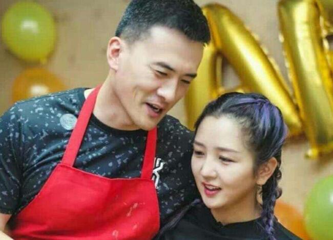 曝何洁尚未离婚 赫子铭好友踢爆夫妻俩婚后生活充满家暴